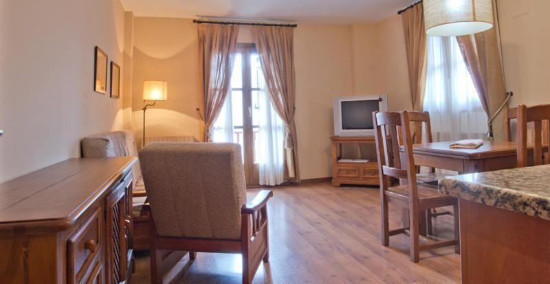 Apartamentos Casa Lavedan Tramacastilla de Tena Room photo
